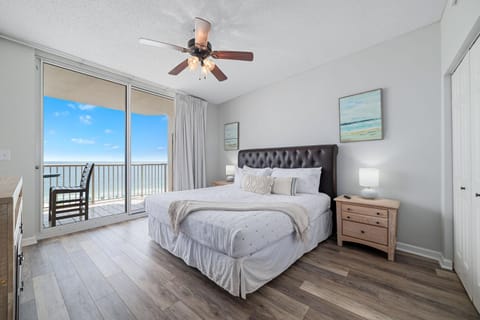 Bed, View (from property/room), Balcony/Terrace, Bedroom, Sea view