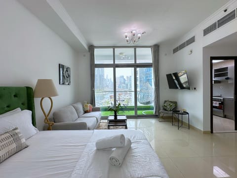 Luxury Studio w Marina View & New Furnishings for 4 Pax Apartment in Dubai