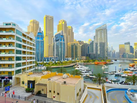 Luxury Studio w Marina View & New Furnishings for 4 Pax Apartment in Dubai