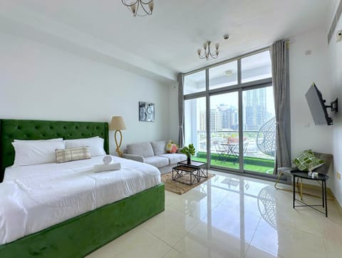 Luxury Studio w Marina View & New Furnishings for 4 Pax Apartment in Dubai
