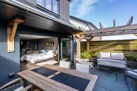 Patio, Photo of the whole room, Seating area