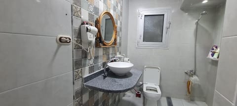 Shower, Toilet, Bathroom, bidet, towels