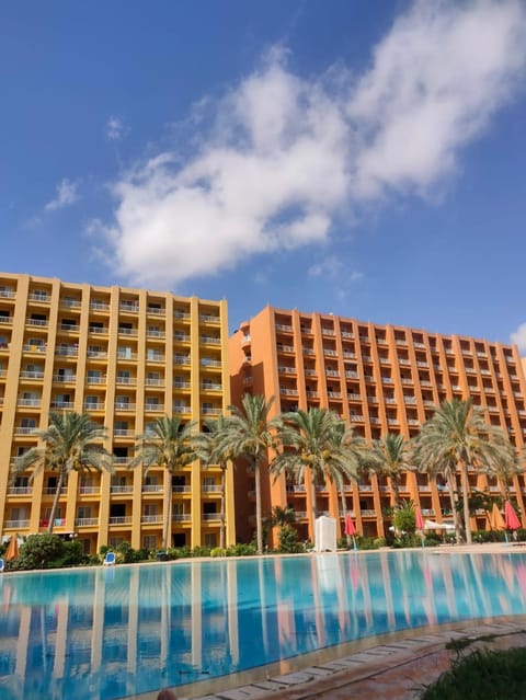 Property building, Day, Pool view, Swimming pool
