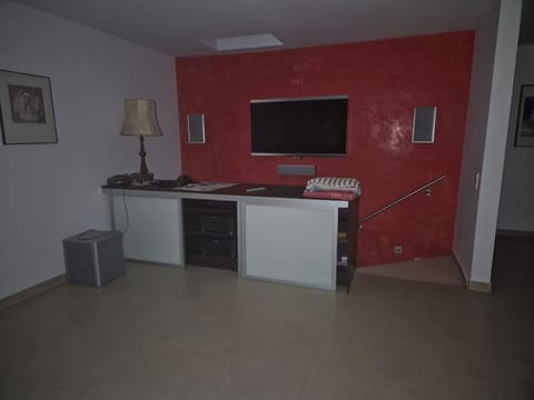 Bungalow, Uneinsehbar, 8 Personen maximal, 3 Personen oben, 5 unten Villa in Frankfurt