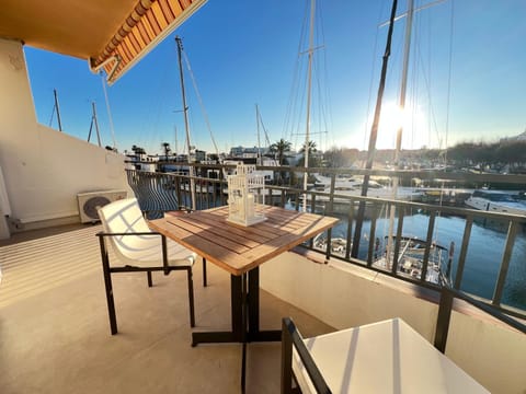 Balcony/Terrace, River view