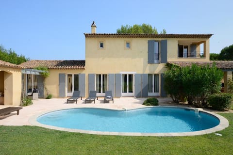 Property building, Garden, Pool view, Swimming pool, sunbed
