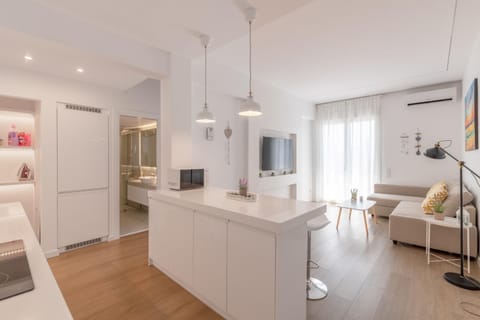 Kitchen or kitchenette, Living room, Seating area