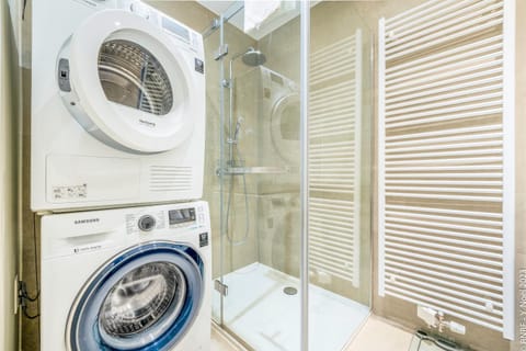 Shower, Bathroom, washing machine, dryer
