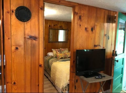 The Good Life Cabin - Close to Mackinac Island Cabin in Carp Lake