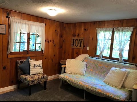 Up North No Worries! - Close to Mackinac Island! House in Carp Lake