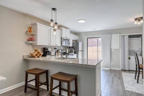 Stylish Haven NEW Walk to the Ocean Smart TVs Wifi Apartment in North Myrtle Beach