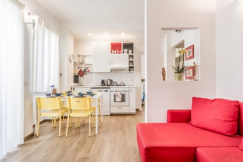 Kitchen or kitchenette, Living room, Seating area, Dining area, dishwasher, oven, stove