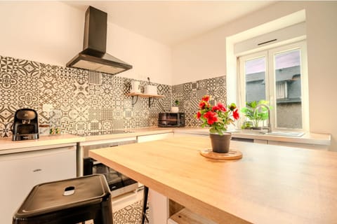 Coffee/tea facilities, Kitchen or kitchenette, microwave, oven