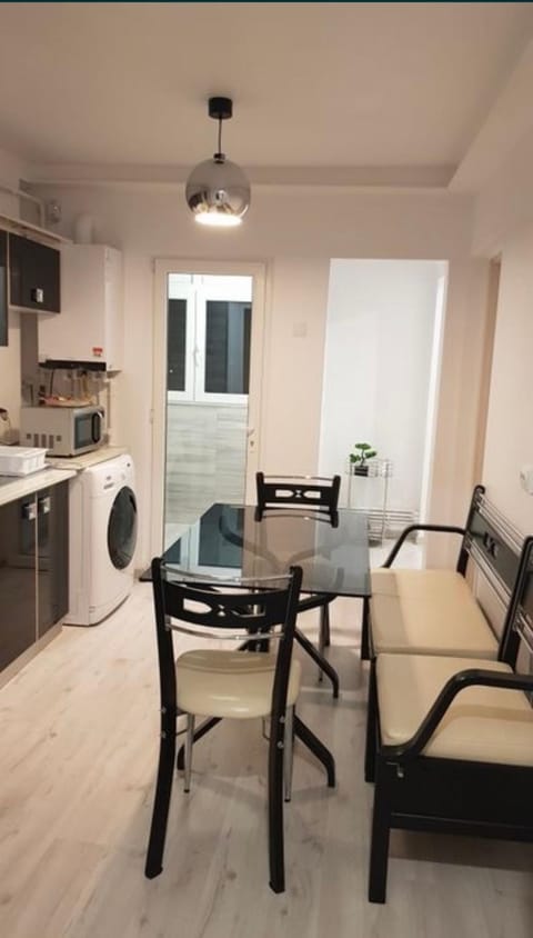 Apartment 2 camere 1,3 km Promenada Mall Capacitate 4 persoane Apartment in Craiova