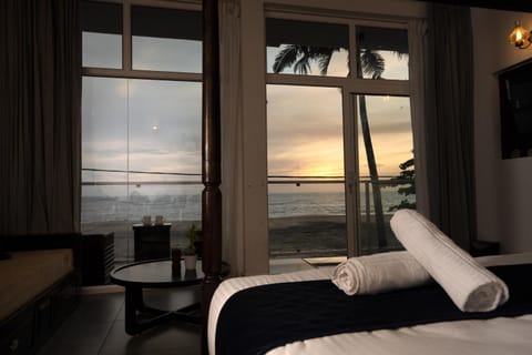 Bed, Natural landscape, TV and multimedia, Sea view