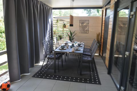 Day, Balcony/Terrace, Seating area, Dining area