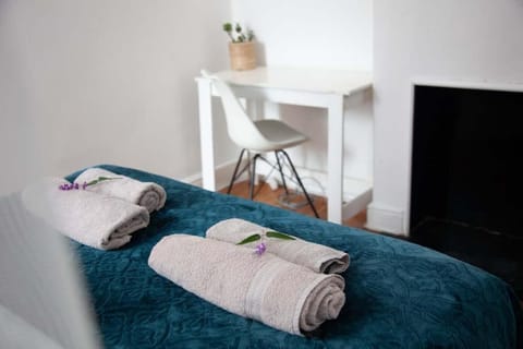 Central two double bedrooms in Bohemian Observatory Apartment in Cape Town