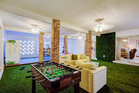 Game Room, Living room, Seating area