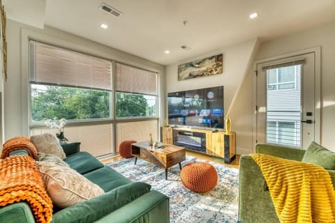 Communal lounge/ TV room, TV and multimedia, Living room, Seating area, Evening entertainment