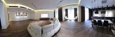 TV and multimedia, Kitchen or kitchenette, Living room, Seating area