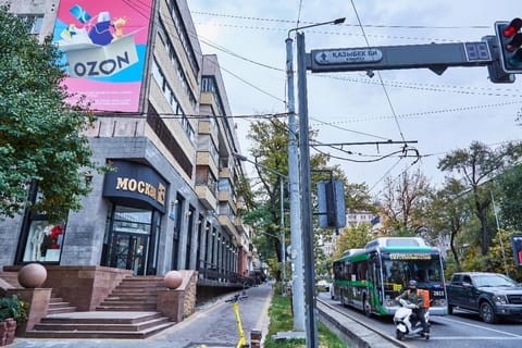 City view, Street view, Location