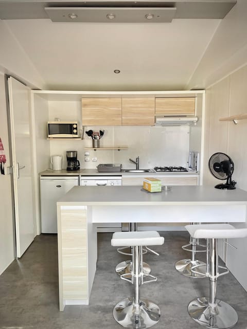Kitchen or kitchenette, stove