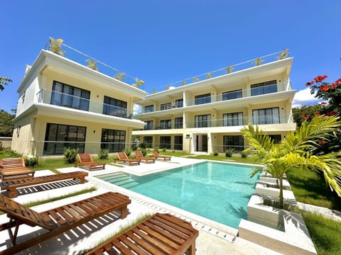 Property building, Spring, Pool view, Swimming pool, Swimming pool, sunbed