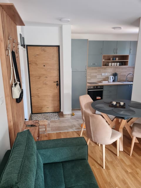 Kitchen or kitchenette, Seating area, Dining area