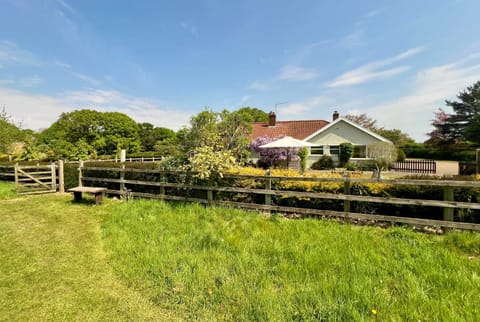 Property building, Spring, Day, Natural landscape, Garden, Garden view