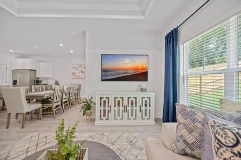 Living room, Seating area, Dining area