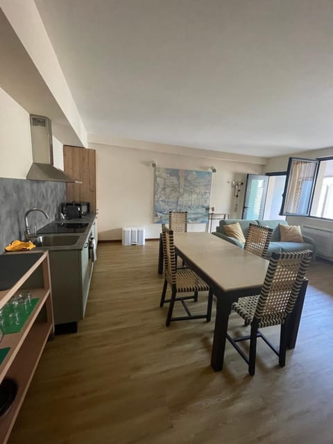 Kitchen or kitchenette, Living room, Seating area, kitchen