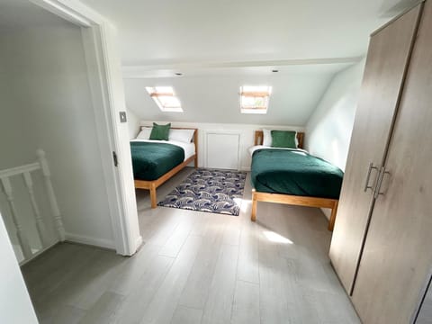 Bed, Photo of the whole room, Bedroom, wardrobe