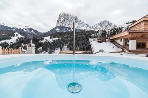 Natural landscape, Hot Tub, Mountain view, Pool view