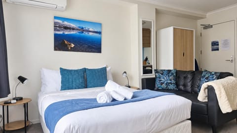 Bed, Seating area, Bedroom, towels, air conditioner