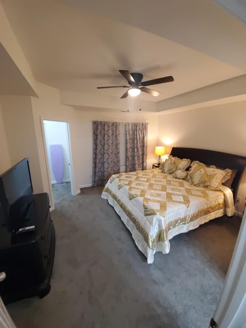 Decatur Townhouse Apartment in Belvedere Park