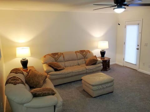 Decatur Townhouse Apartment in Belvedere Park