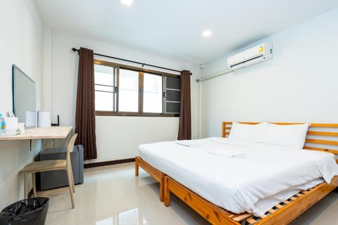 Bed, Photo of the whole room, Bedroom, air conditioner