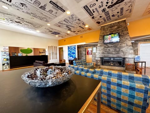 Living room, Lobby or reception, flat iron