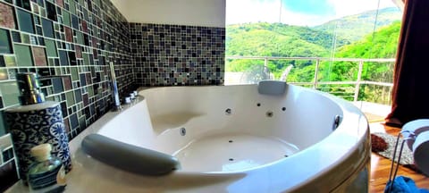 Hot Tub, Mountain view, Bath