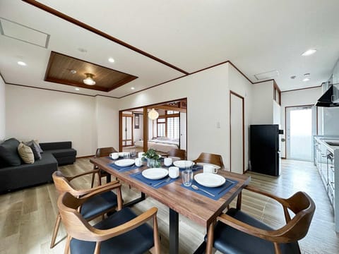Seating area, Dining area