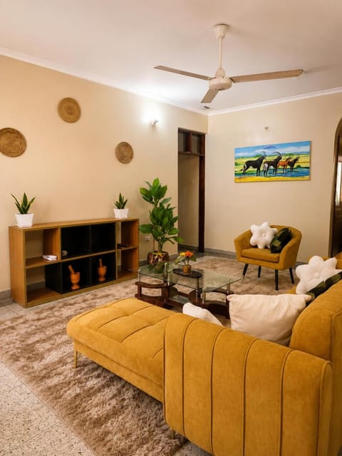 TV and multimedia, Living room, Seating area, fireplace