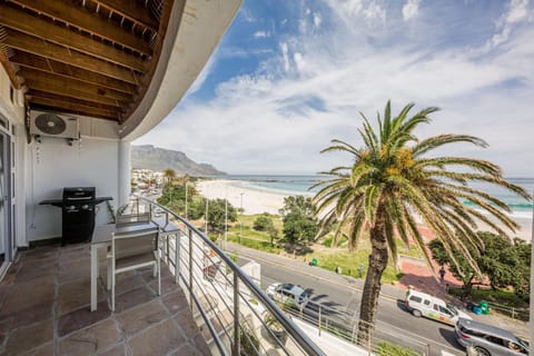 Property building, Neighbourhood, BBQ facilities, View (from property/room), Balcony/Terrace, Dining area, Mountain view, Sea view