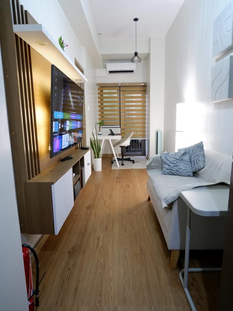 Communal lounge/ TV room, Living room, Photo of the whole room, Seating area, Dining area, Evening entertainment, air conditioner