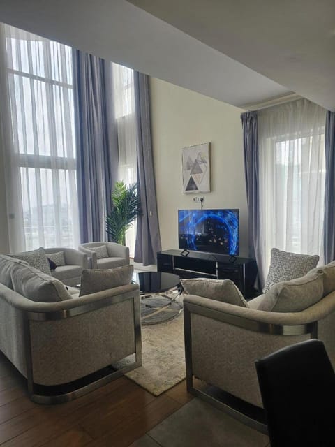 Communal lounge/ TV room, TV and multimedia, Living room, Seating area, Evening entertainment