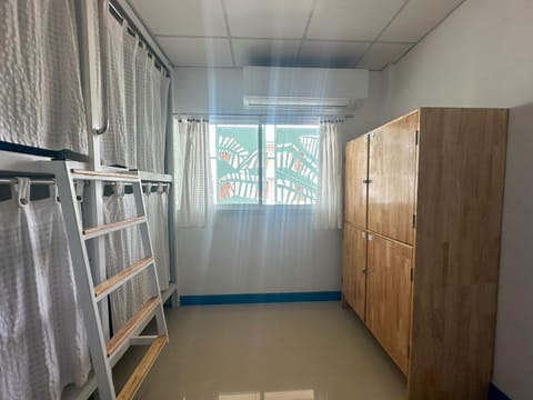 Bed, Photo of the whole room, bunk bed