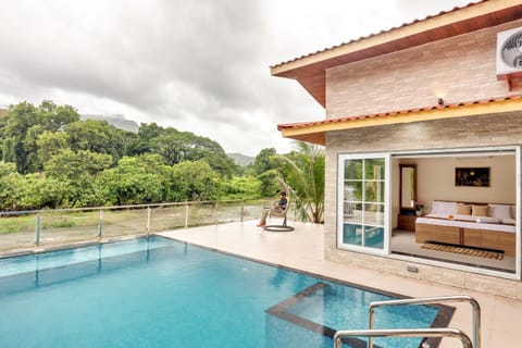 Property building, Patio, Facade/entrance, Natural landscape, Garden, Bathroom, TV and multimedia, Balcony/Terrace, Food and drinks, Dining area, Bedroom, Garden view, Pool view, River view, Swimming pool, Breakfast, Lunch, Dinner, Parking, pet friendly, wardrobe