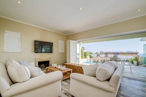 Patio, Balcony/Terrace, Living room, Seating area