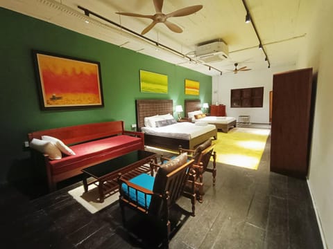 Bed, Photo of the whole room, Seating area, Bedroom