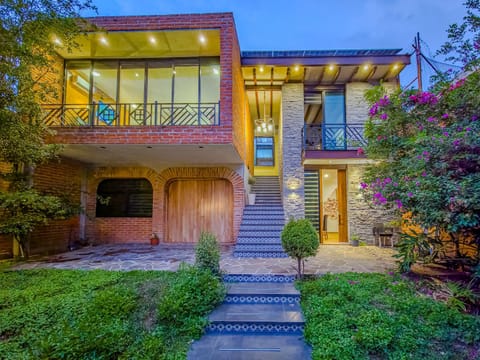 Property building, Facade/entrance, Garden