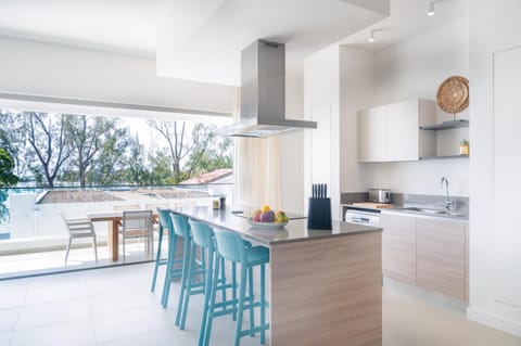 View (from property/room), Balcony/Terrace, Sea view, kitchen